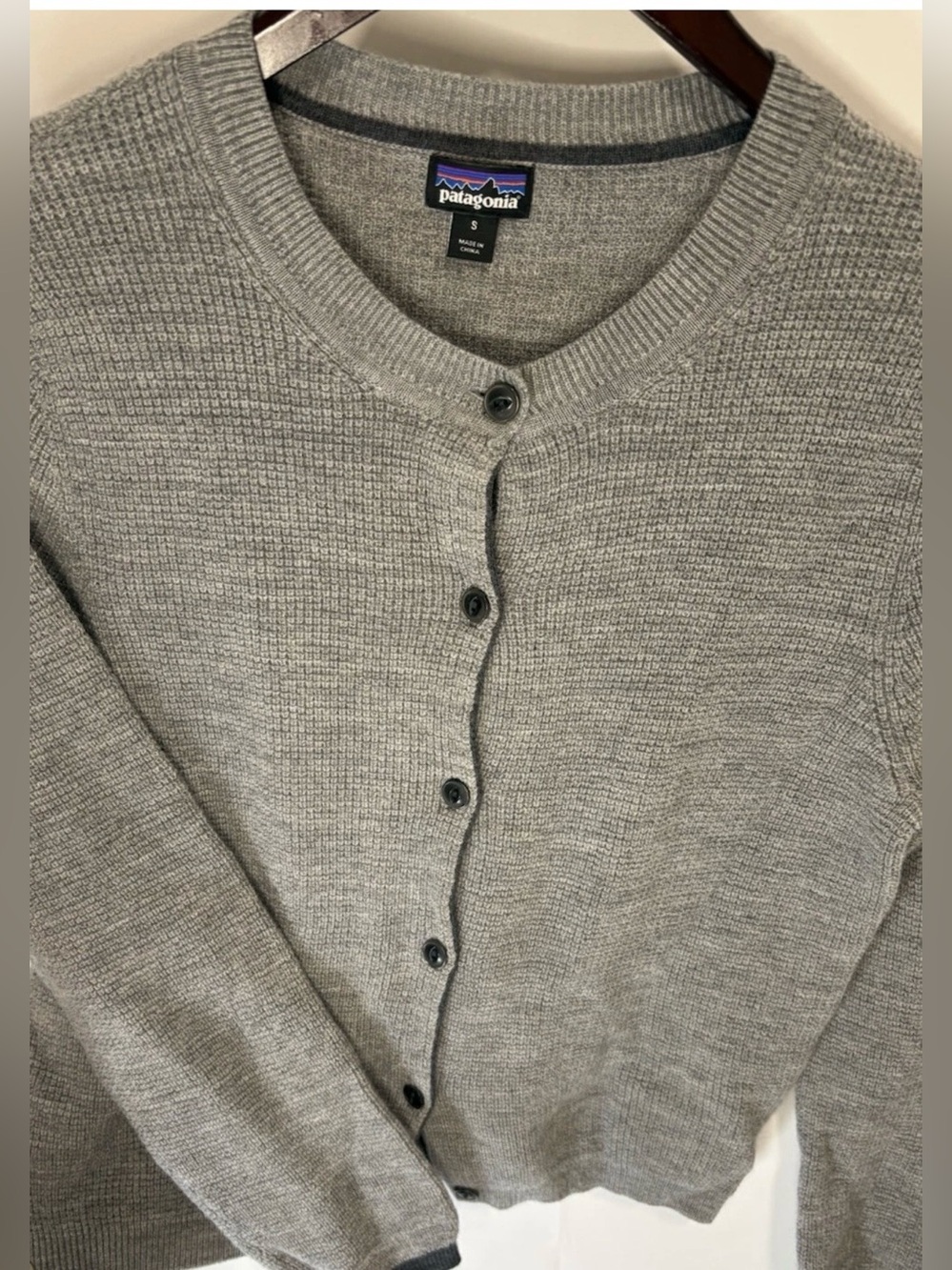 Patagonia Women's Long Sleeve Cardigan 100% Merino Wool Button Front Gray Small